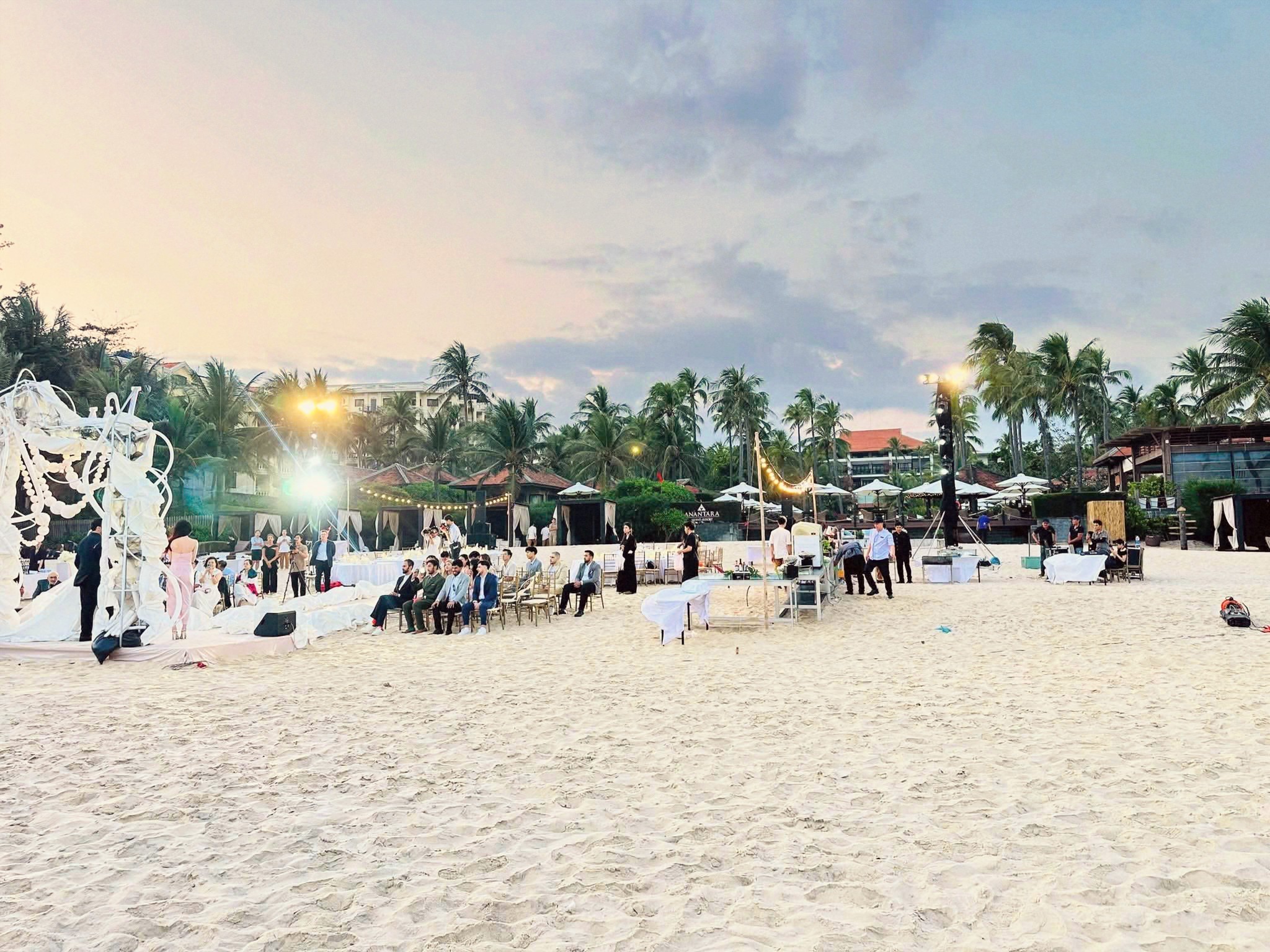 Tiệc Cưới Bãi Biển resort Mũi Né, Kê Gà – Tổ Chức Tiệc Cưới Biển Sang Trọng Tại Phan Thiết, Bình Thuận