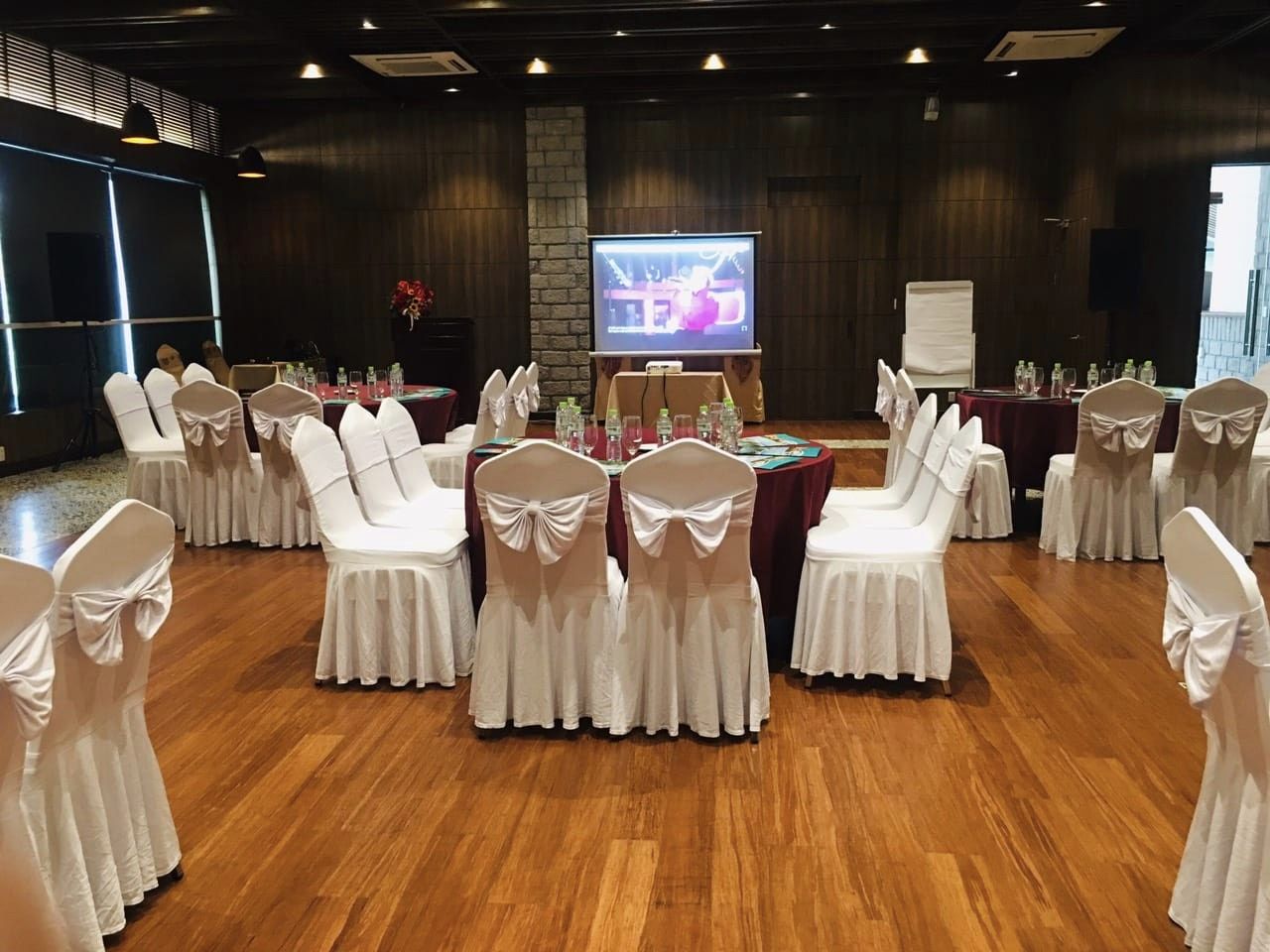 Tổ chức show hội nghị chuyên nghiệp tại Phan Thiết | Tổ chức sự kiện chuyên nghiệp Hà Nhí Event
