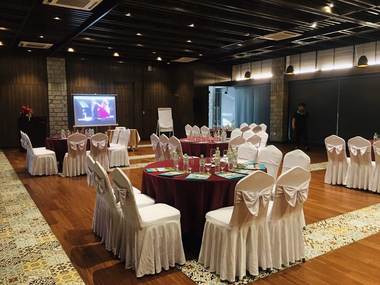 Tổ chức show hội nghị chuyên nghiệp tại Phan Thiết | Tổ chức sự kiện chuyên nghiệp Hà Nhí Event