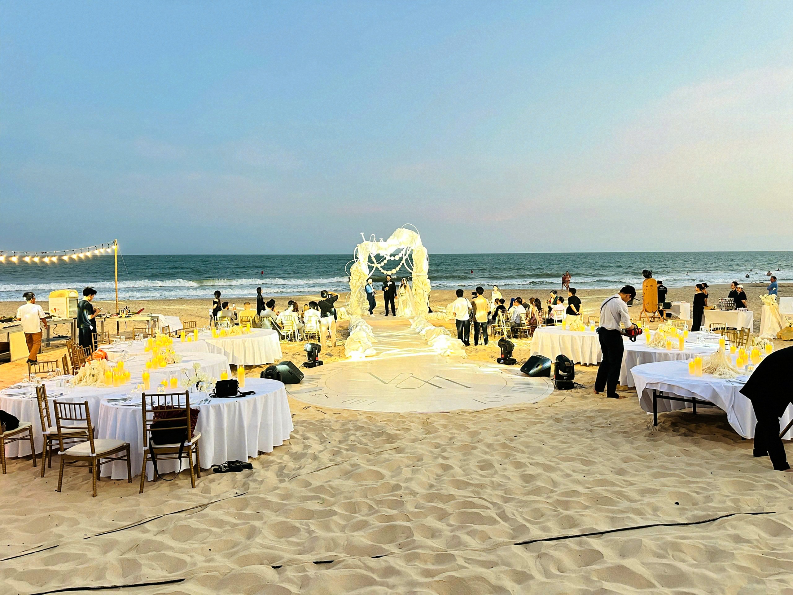 dịch vụ trọn gói tiệc cưới ngoài bãi biển tại Mũi Né, Kê Gà, Tiến Thành, Phan Thiết, Bình Thuận