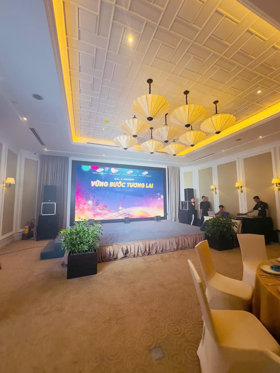 ký hợp đồng một năm cung cấp trọn gói dịch vụ âm thanh ánh sáng, sân khấu Mũi Né, Phan Thiết, Kê Gà, Tiến Thành, Bình Thuận