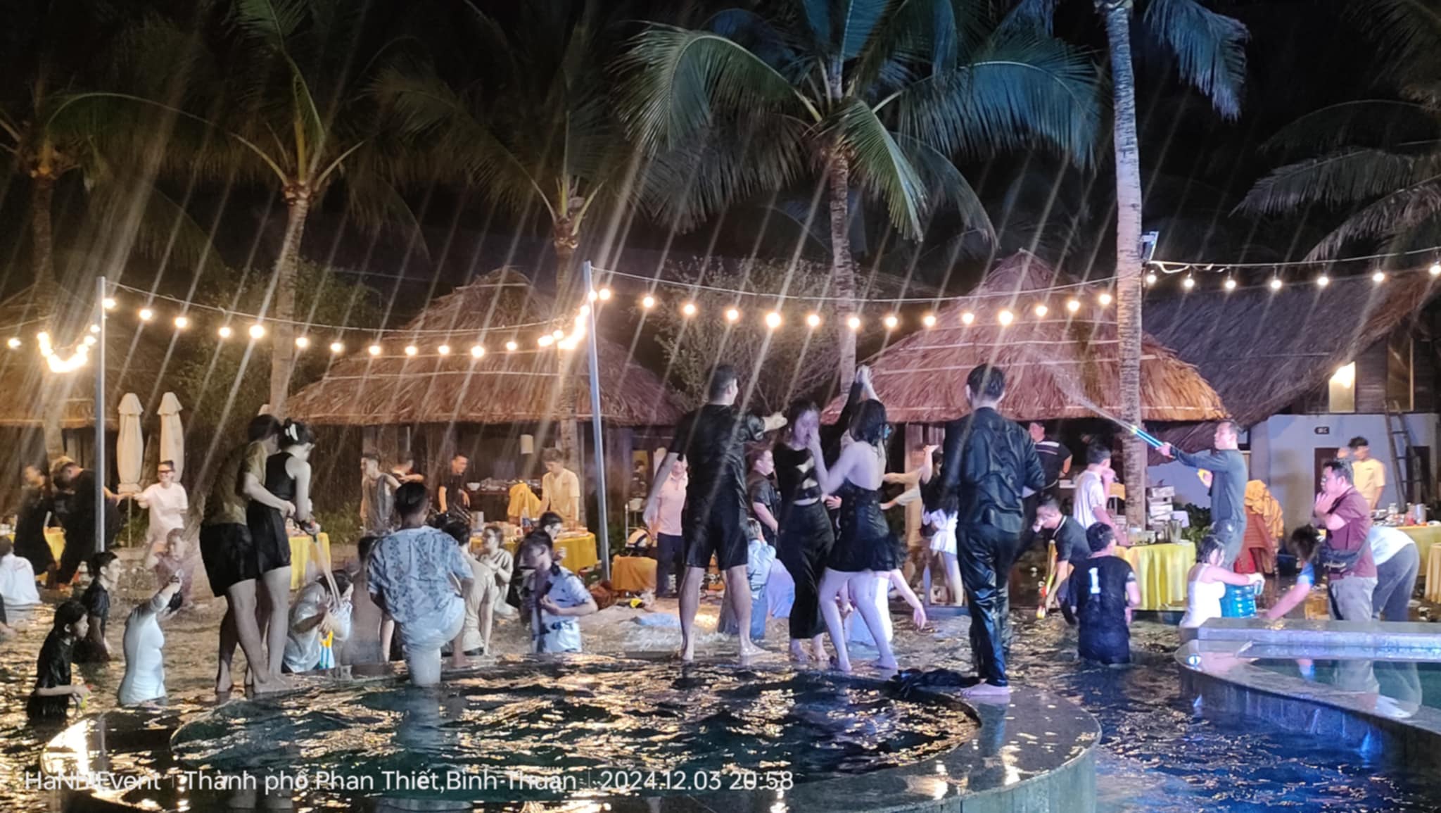 Pool party sôi động trọn gói tại Phan Thiết Bình Thuận