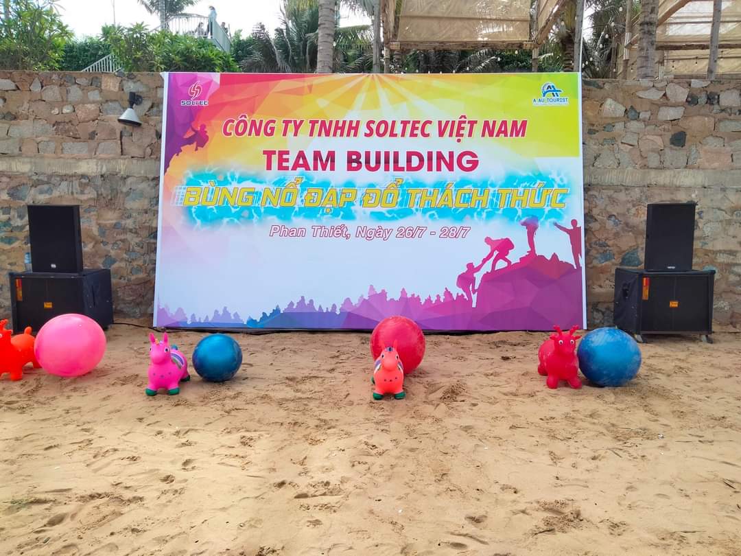 Thi công backdrop team building tại Mũi Né Phan Thiết